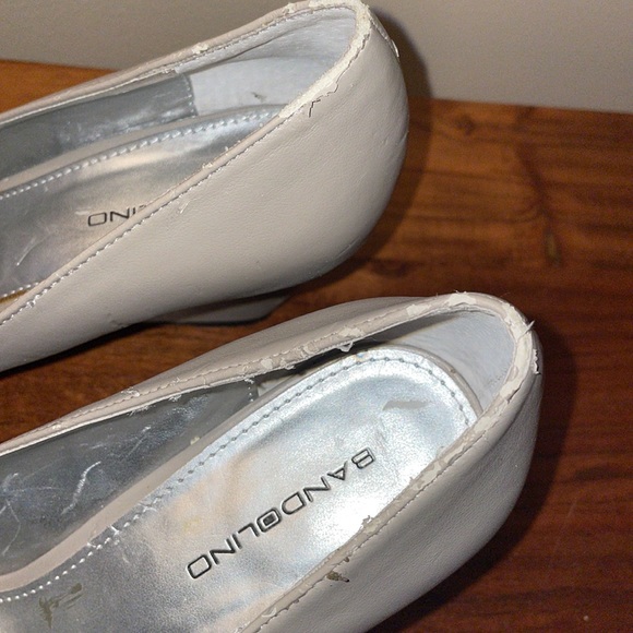 FLAWED Bandolino peep toe bow wedges taupe grey - Picture 2 of 10